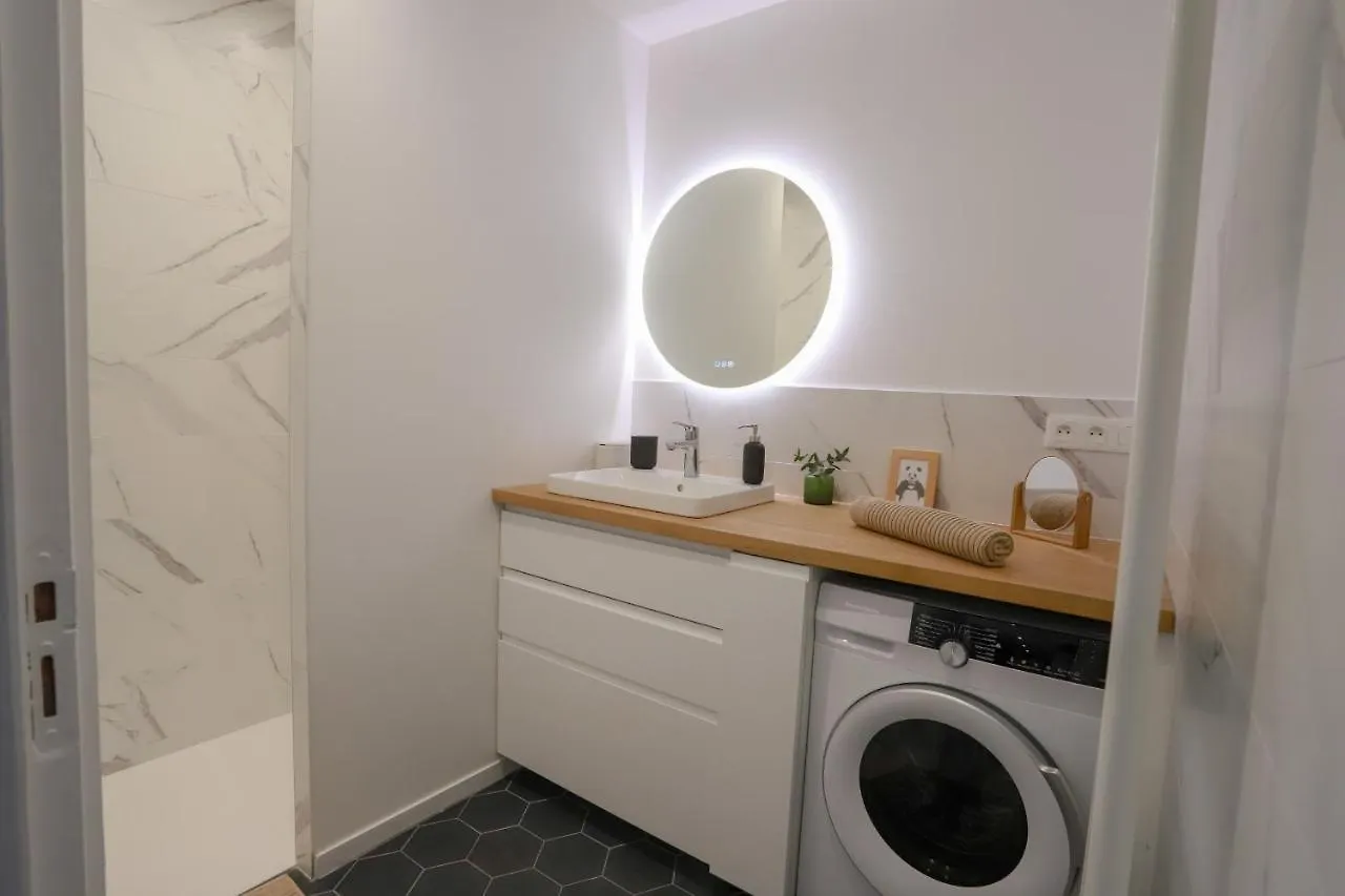 Apartment Reverie Urbaine 3 Etoiles - 3 Chambres, Plein Centre, Moderne, Tout Equipe Annecy